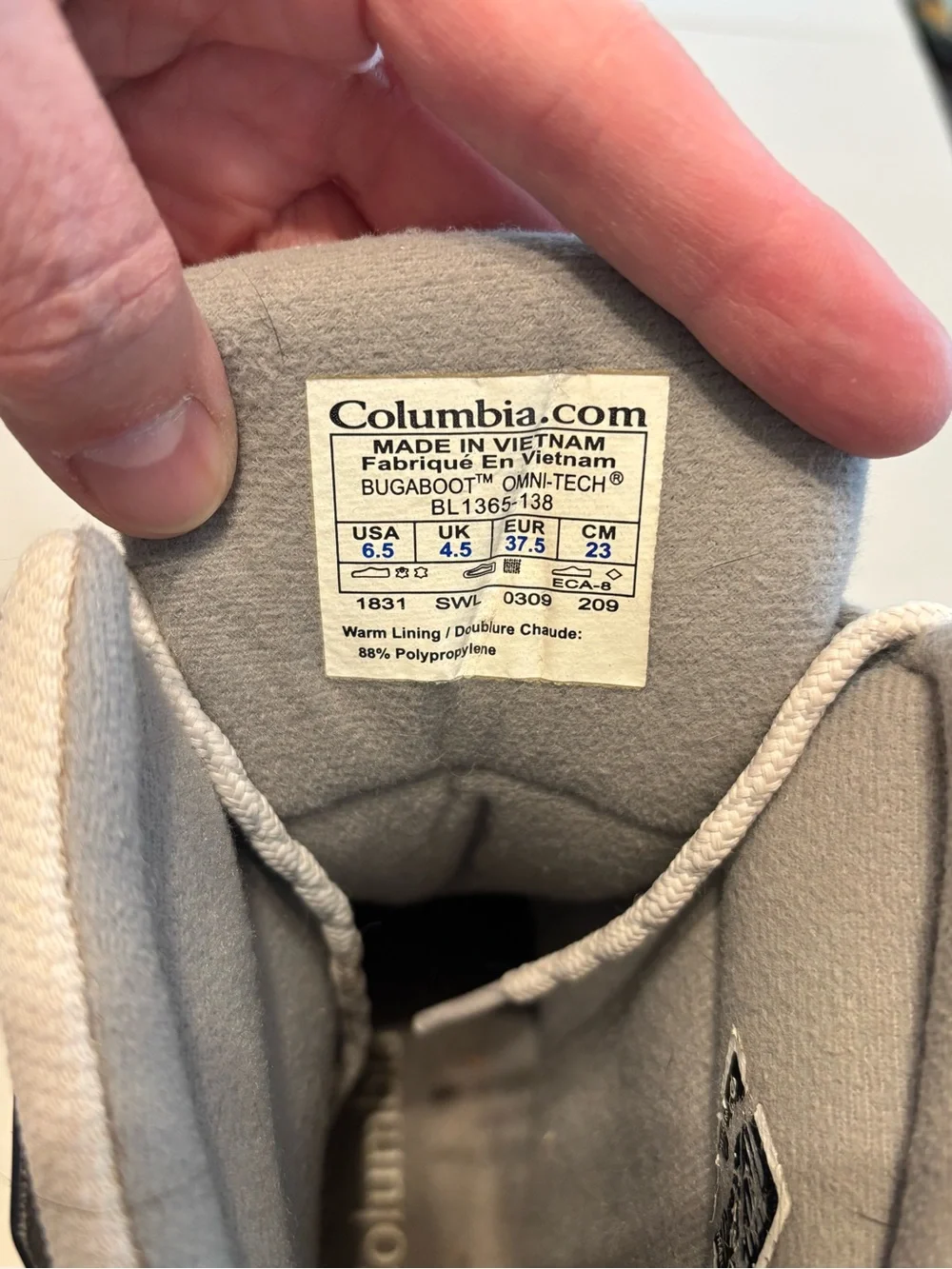 Columbia Winter Boots in Light Gray and White 6.5